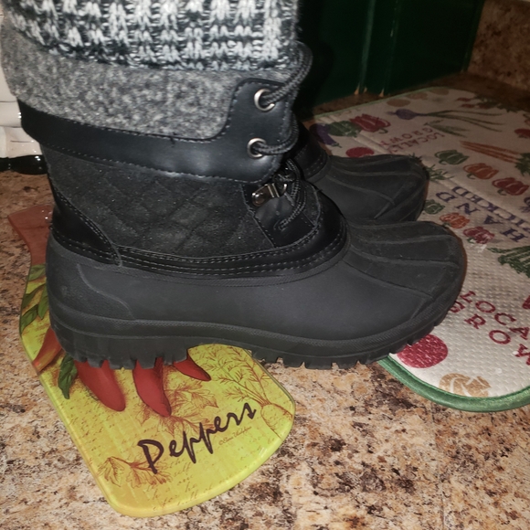 Women's Black Winter Boots - Picture 1 of 5
